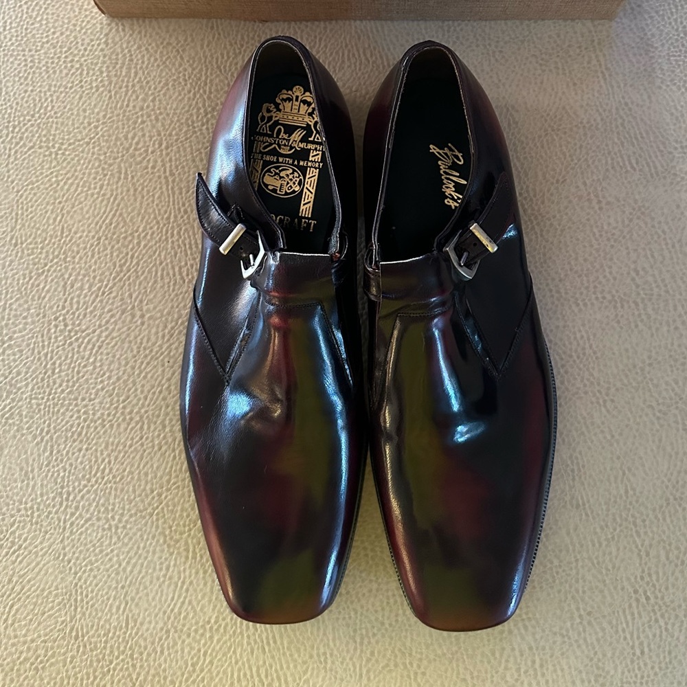 Vintage Johnston & Murphy two-tone black/burgundy leather loafers (10.5D)
